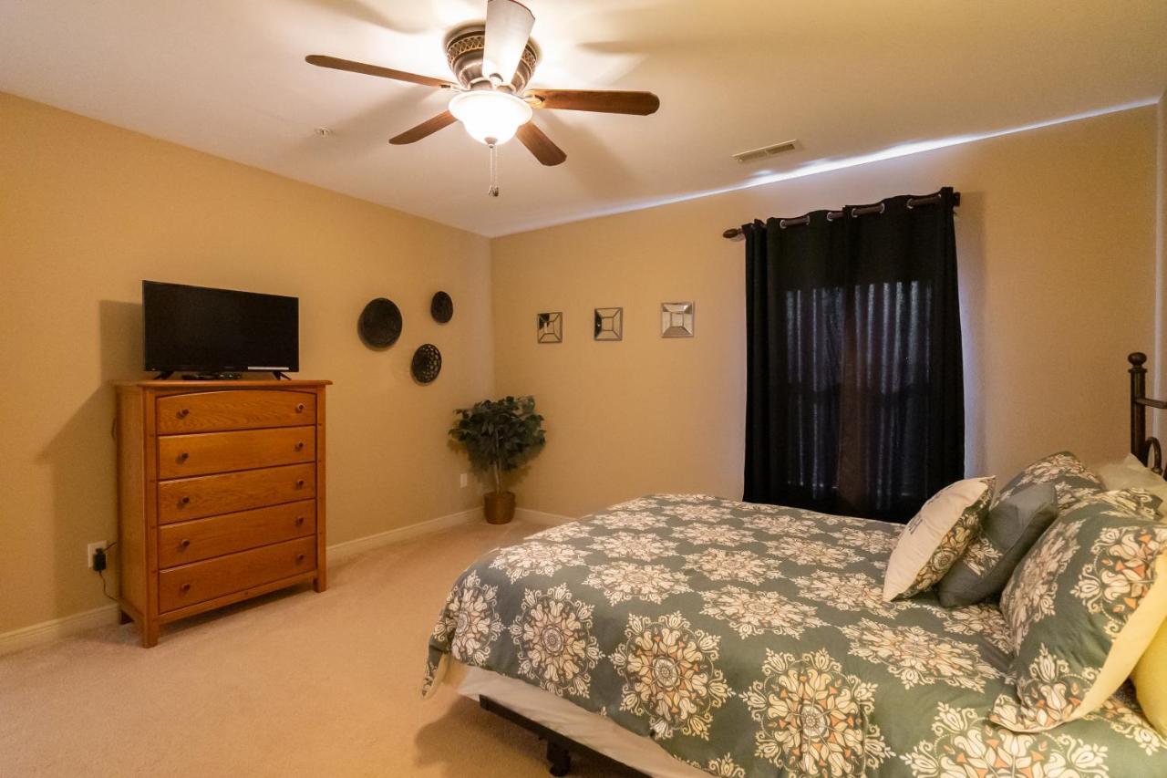 בראנסון 4Br Walk-In - Foosball Table - Hot Tub - Fire Pit - Free Tickets Included - Dv166 מראה חיצוני תמונה