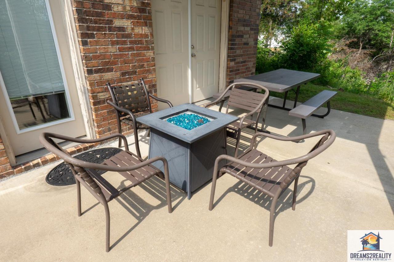 בראנסון 4Br Walk-In - Foosball Table - Hot Tub - Fire Pit - Free Tickets Included - Dv166 מראה חיצוני תמונה